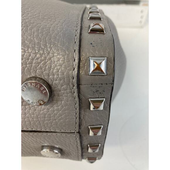MICHAEL KORS LARGE GRAY PEBBLED LEATHER STUDED SHOULDER BAG - Picture 9 of 16